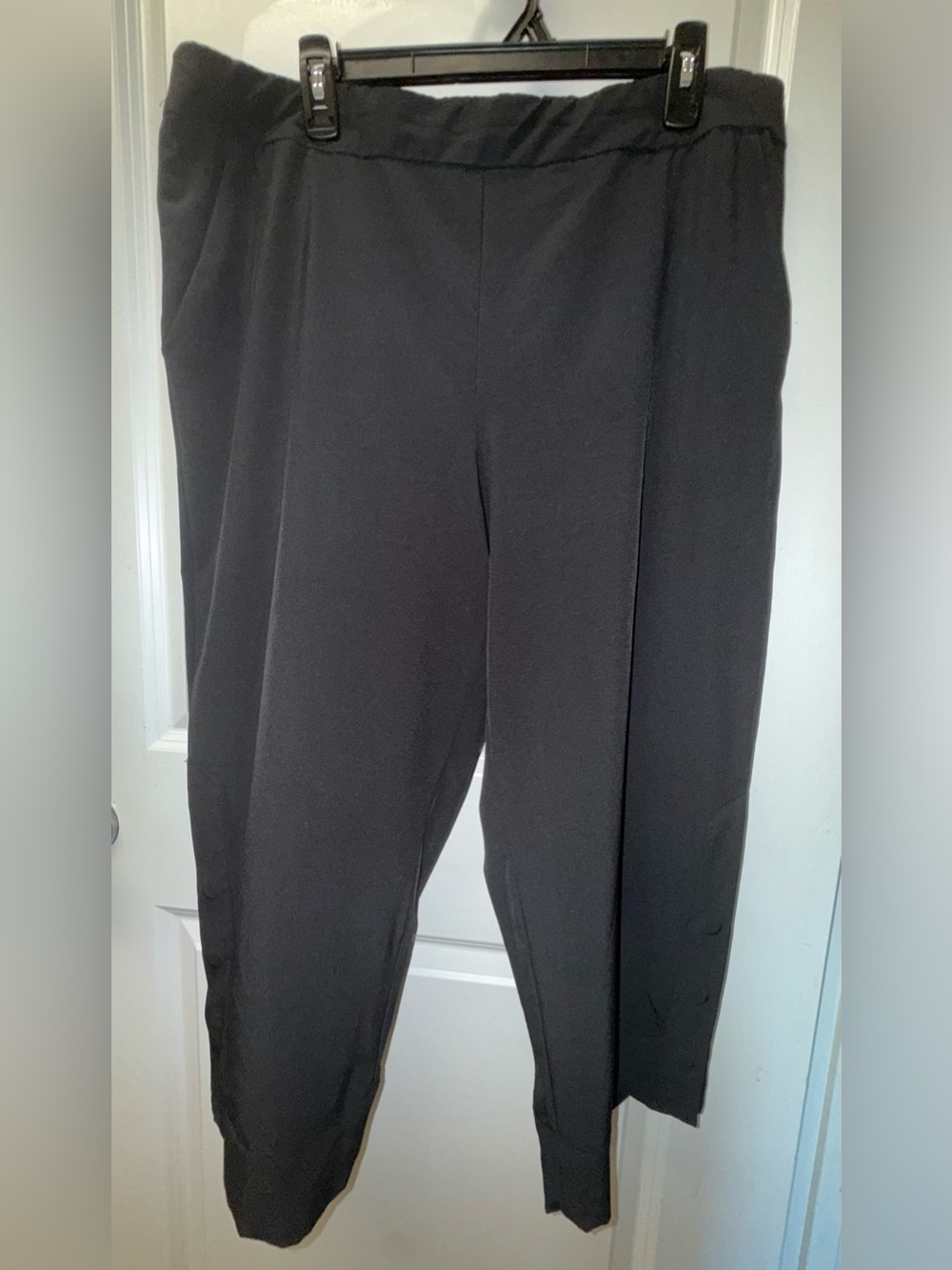Chico’s Zenergy Black Pull On Ankle Pants Size 2.5 US 14/16